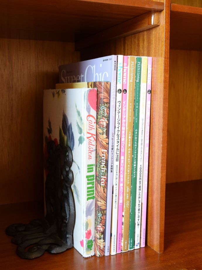 サイドボードの扉を開けると