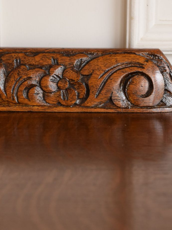 ガラスキャビネットの装飾