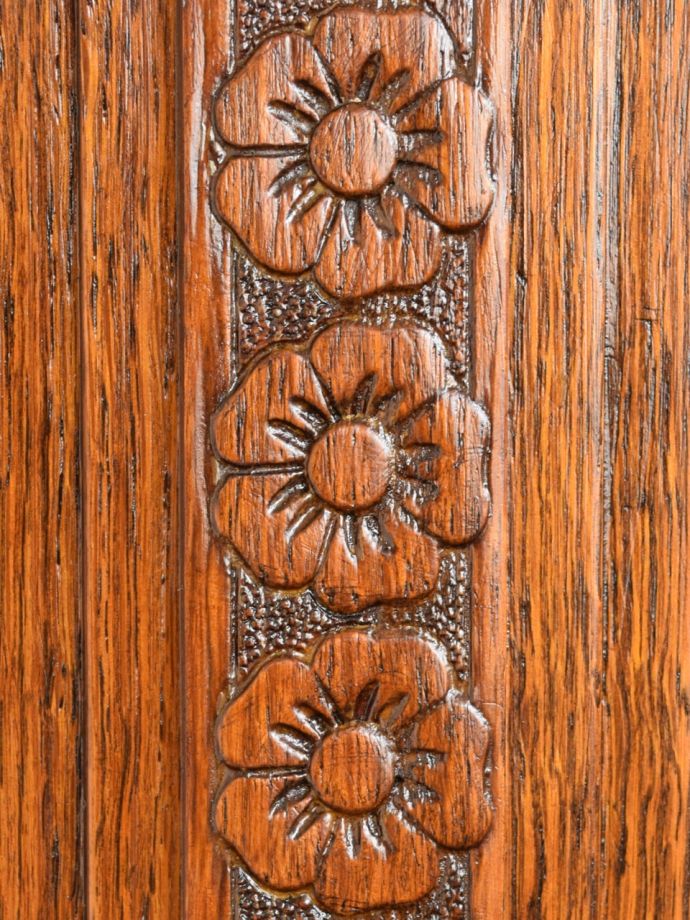 アンティーク家具の装飾