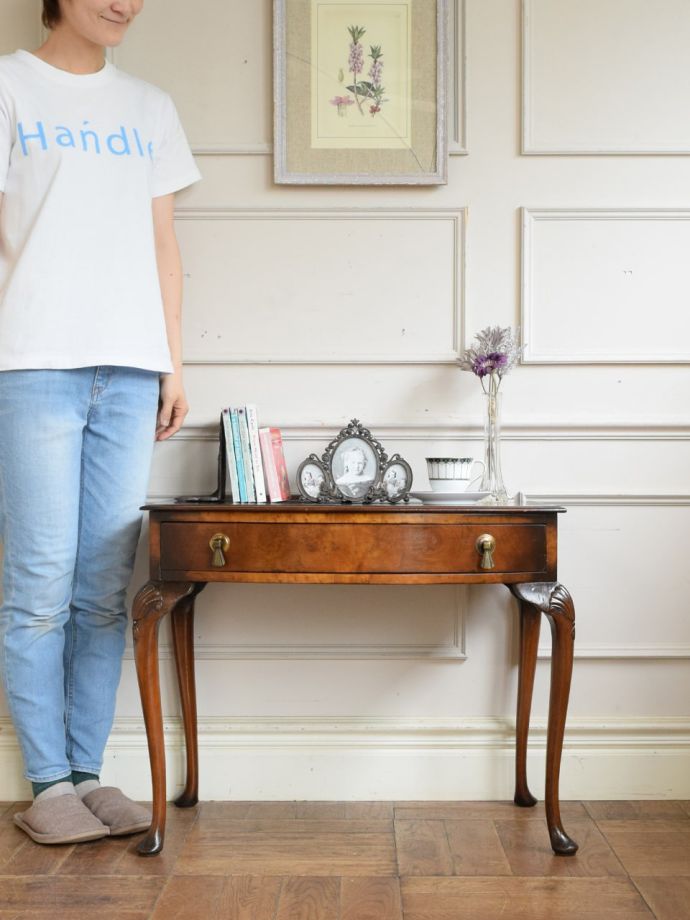 アンティークのコンソールテーブル