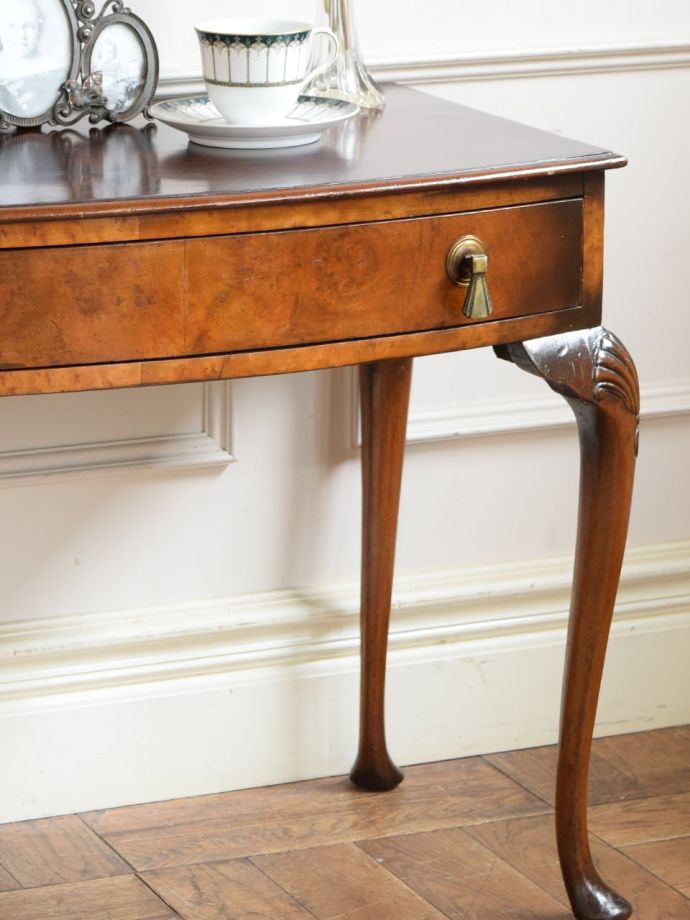 美しい木目のコンソールテーブル