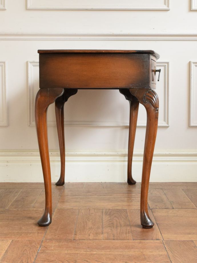 コンソールテーブルの側面