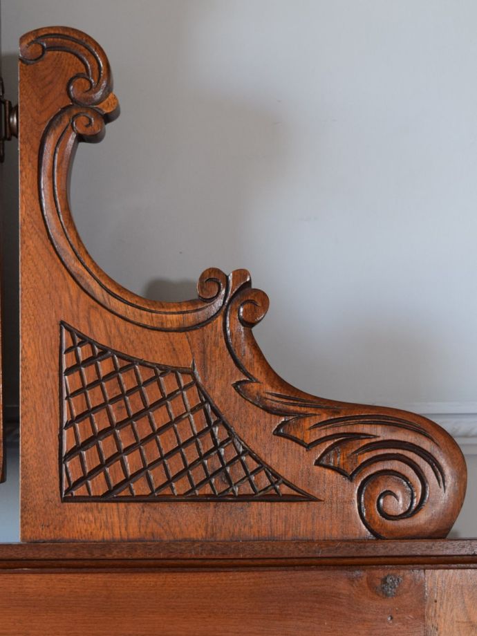 アンティークらしい彫