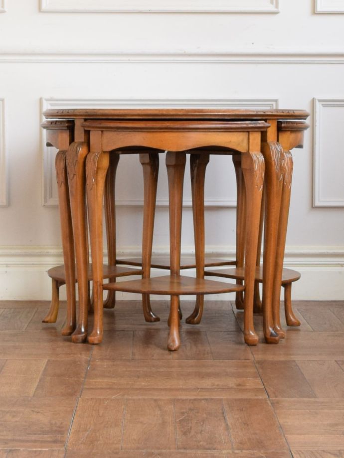 コーヒーテーブルの側面