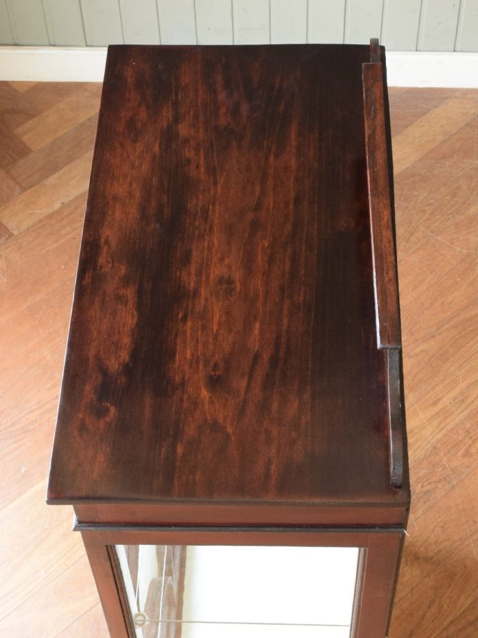 アンティークキャビネットの天板