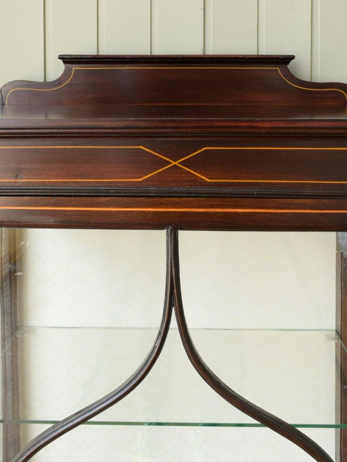 キャビネットの華やかな装飾