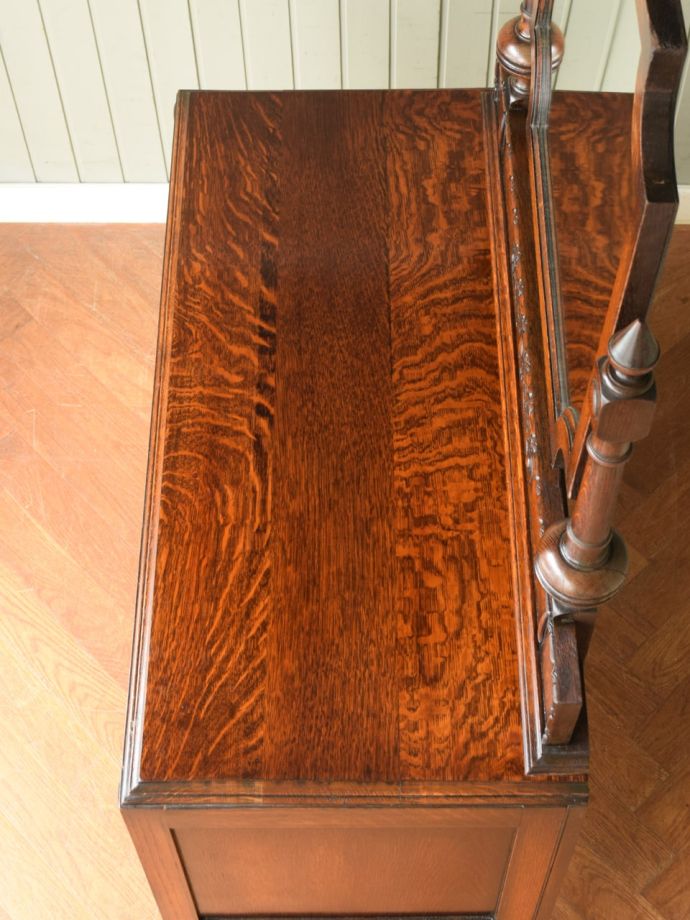 アンティークドレッサーの天板