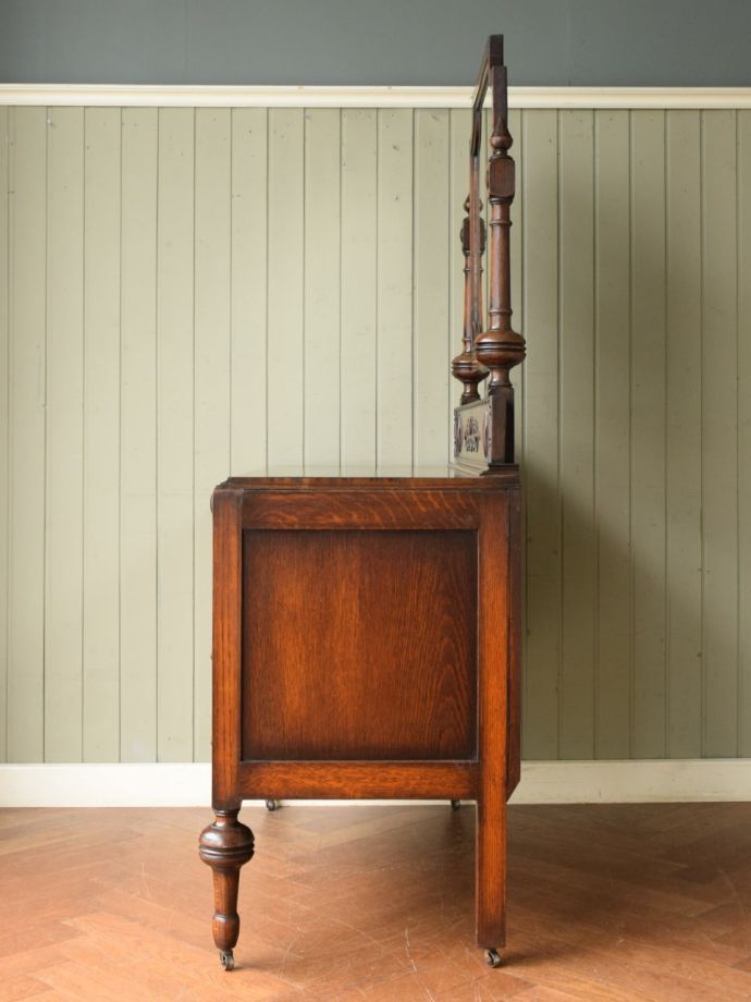 ドレッサーの側面