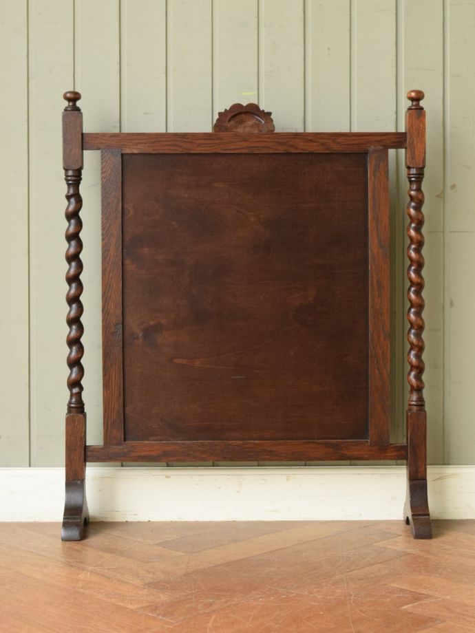 スクリーンの後ろ姿