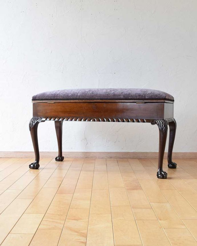 布座面　アンティーク チェア　マホガニー材のピアノスツール、アンティークデュエットスツール（マホガニー材）。こっちから見てもキレイスツールとしてリビングではもちろん、玄関で靴を履く時用として飾っても素敵です。(q-285-c)