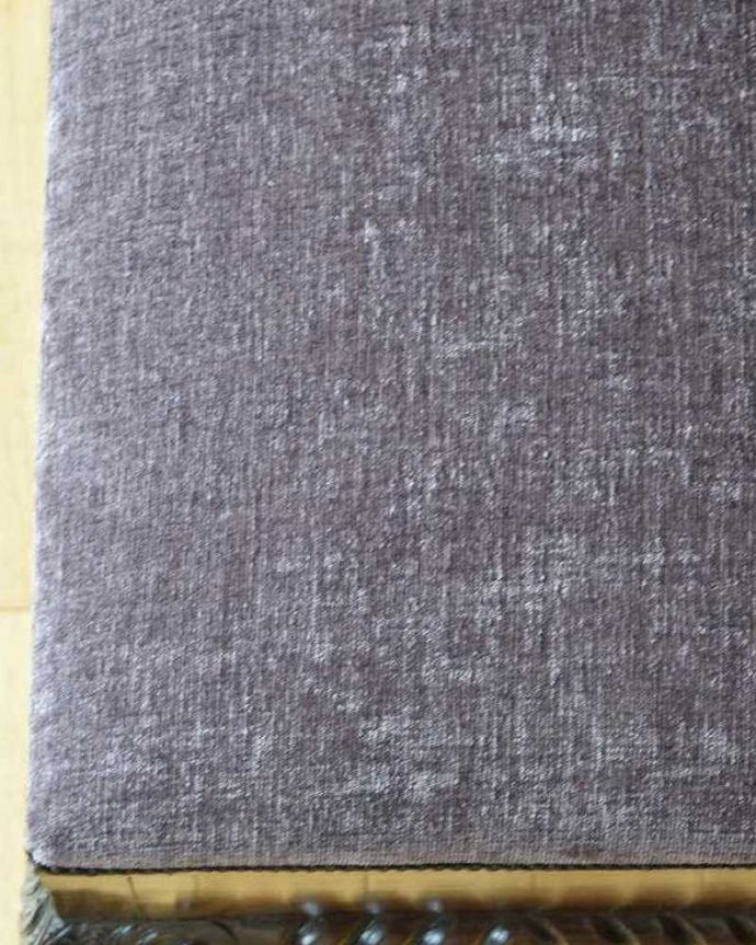 布座面　アンティーク チェア　マホガニー材のピアノスツール、アンティークデュエットスツール（マホガニー材）。生地のセレクトもこだわりました椅子の優雅さを損なわないように生地選びにもこだわっています。(q-285-c)