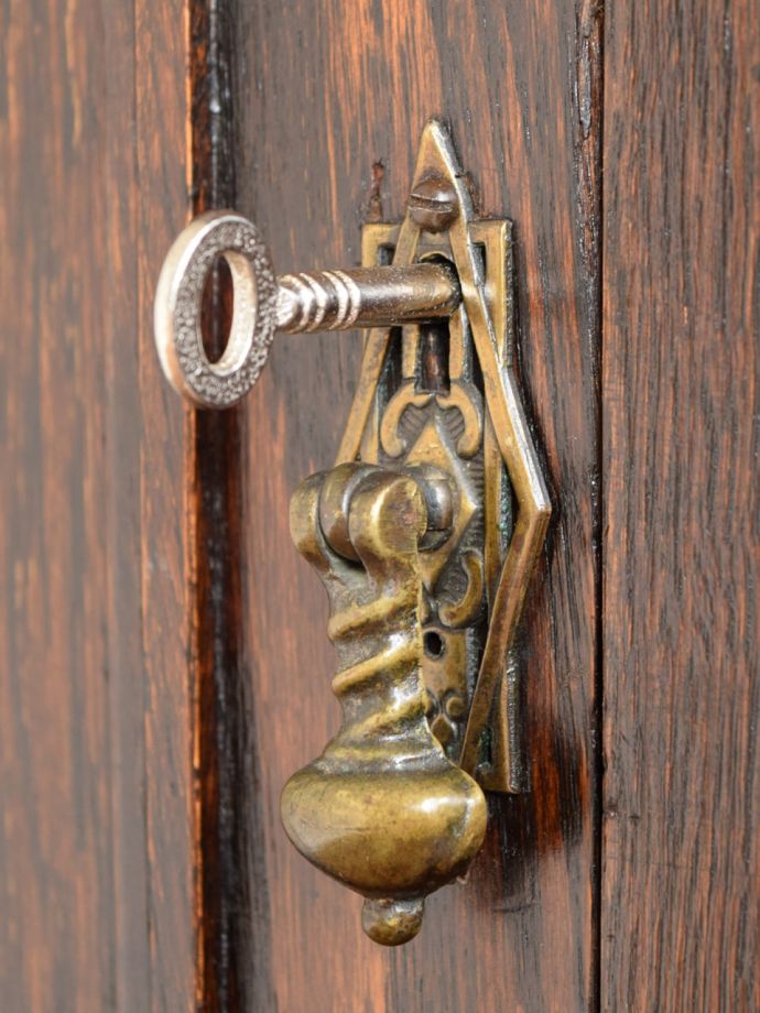アンティーク家具の鍵