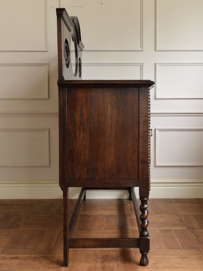 サイドボードの側面