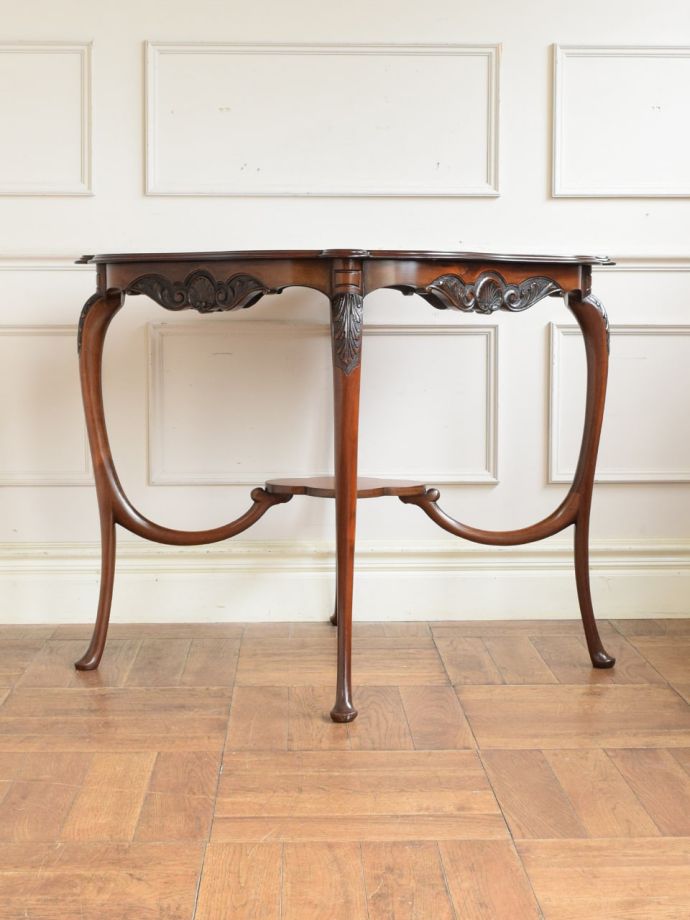 アンティーク家具の側面