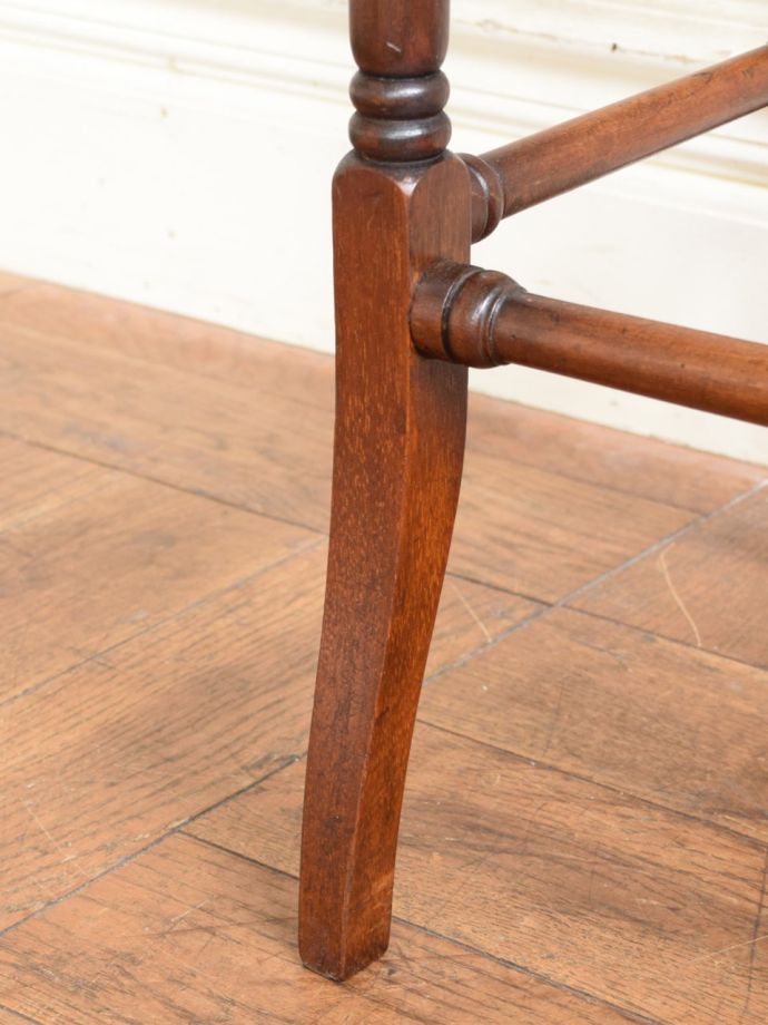 アンティークテーブルの脚