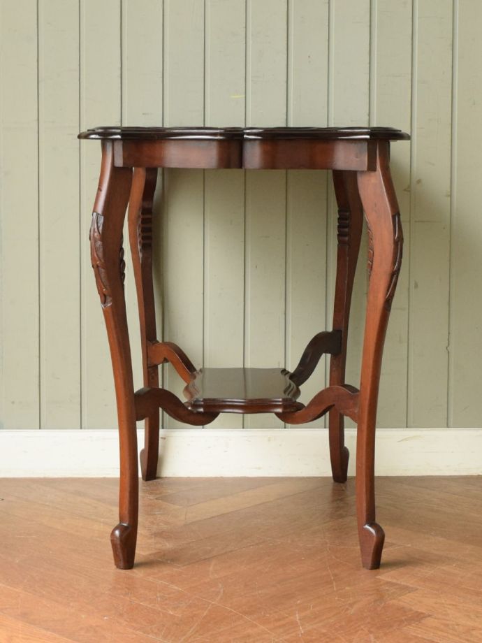 アンティーク家具の側面