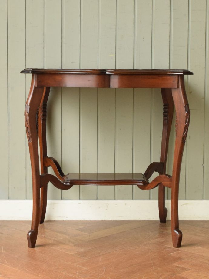 オケージョナルテーブルの側面