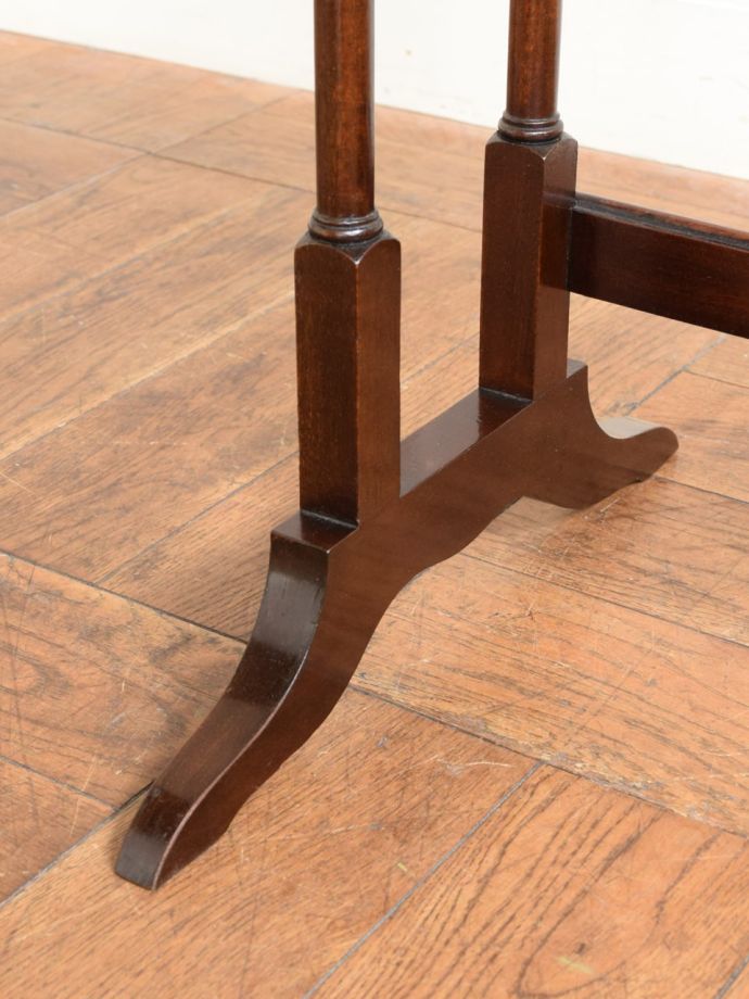 アンティークテーブルの脚