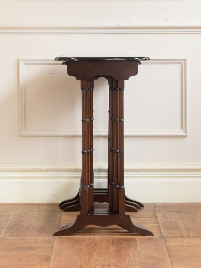 ネストテーブルの横顔