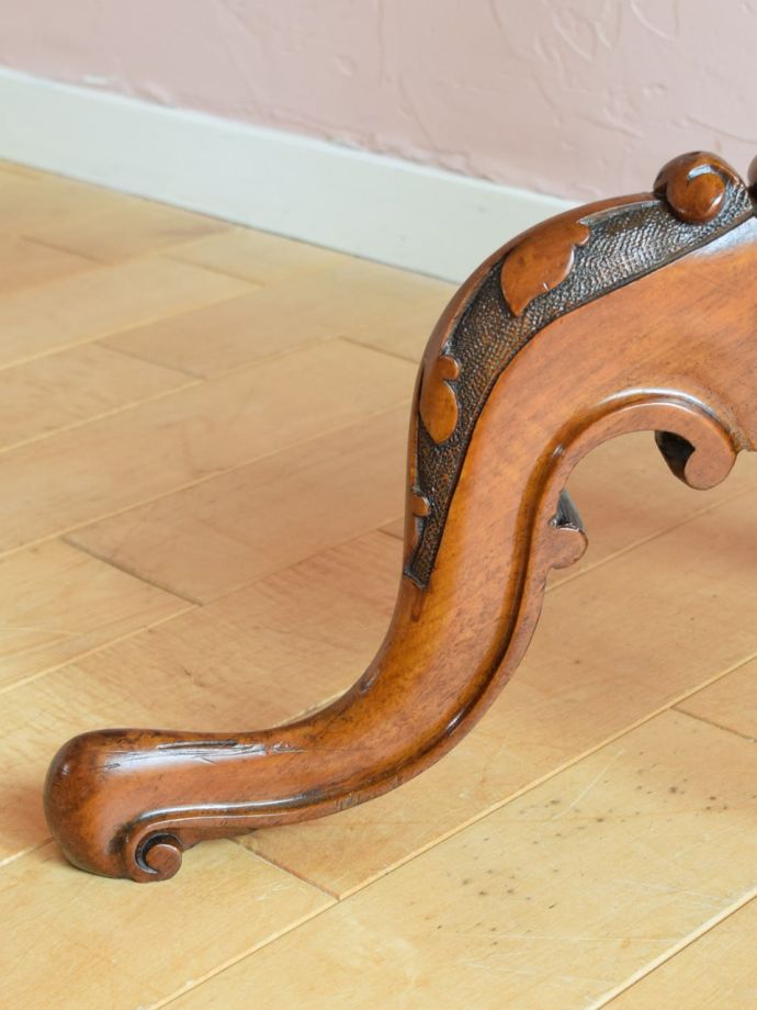 スクリーンの脚