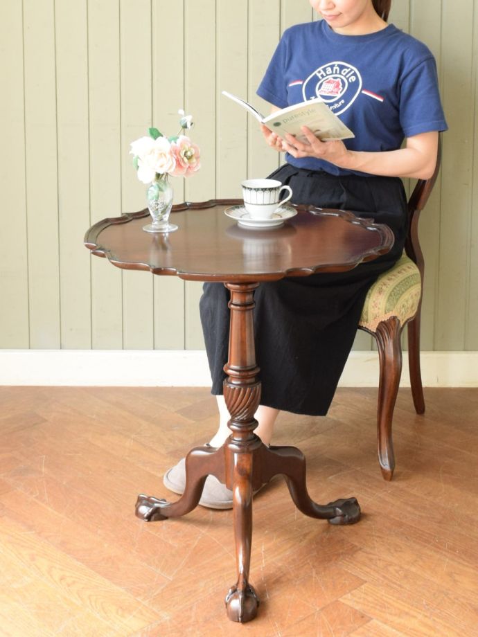 アンティークの折り畳みテーブル