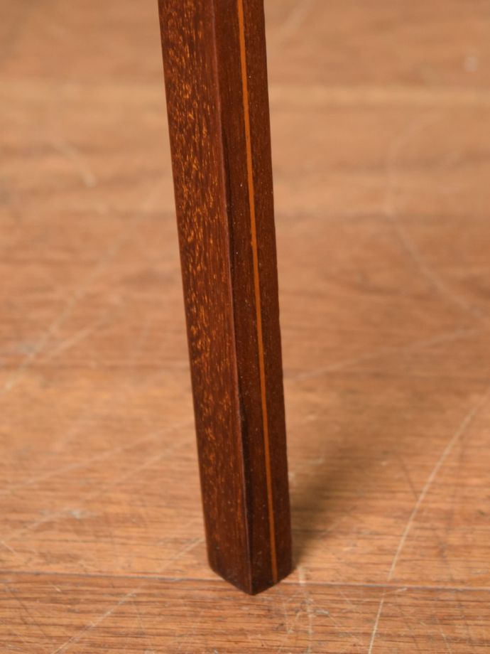 アンティークテーブルの脚