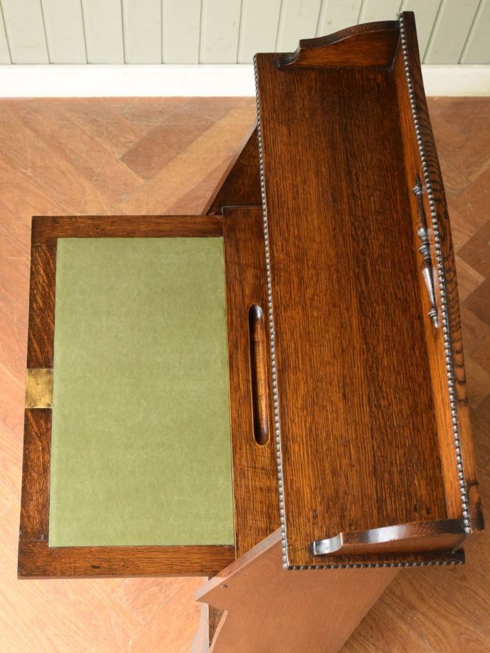 英国アンティークのライティングビューロー、本棚付きのおしゃれな