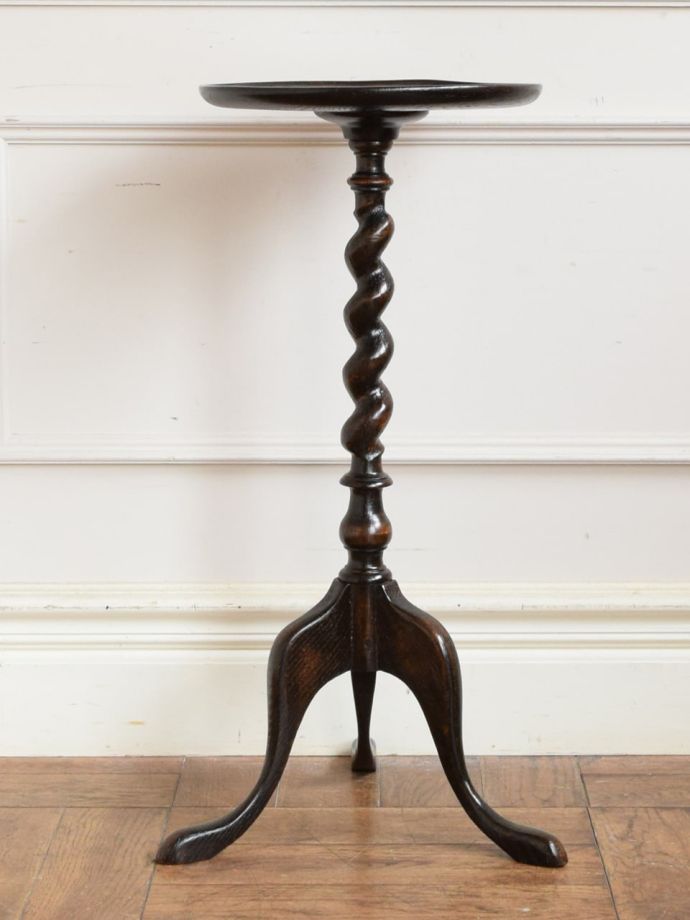 アンティークテーブルの側面