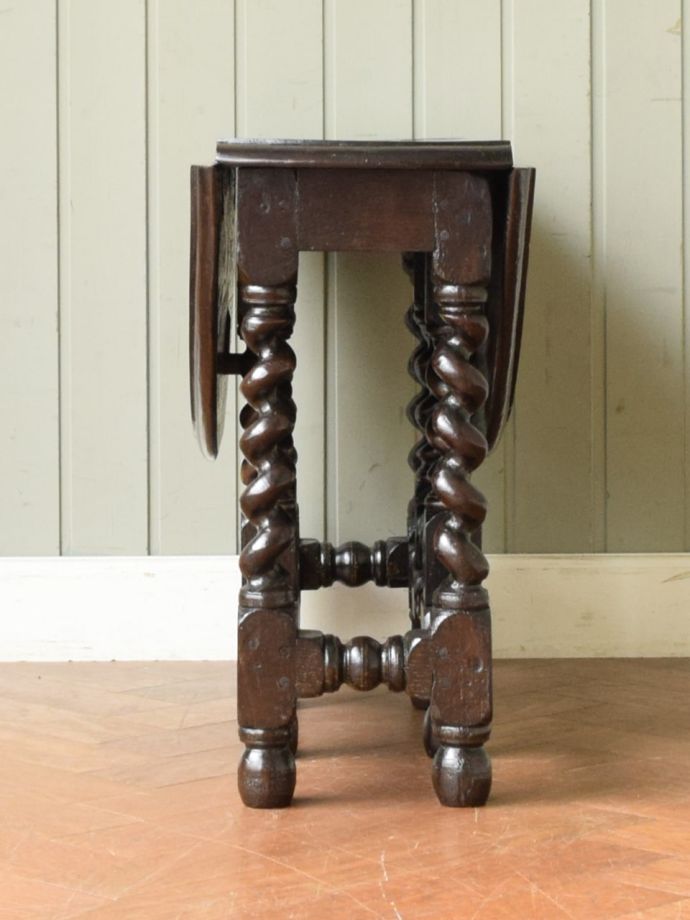 折り畳み式テーブルの側面