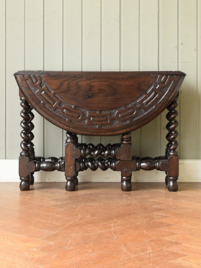 畳んだ時のゲートレッグテーブル