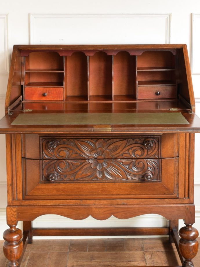 アンティークビューローの扉の中