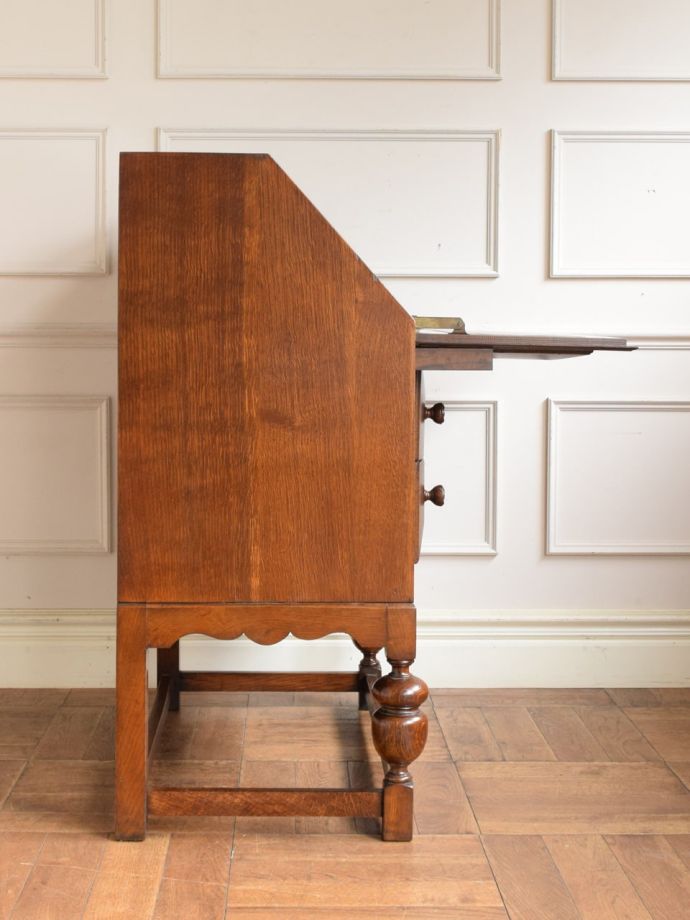 ライティングビューローの側面