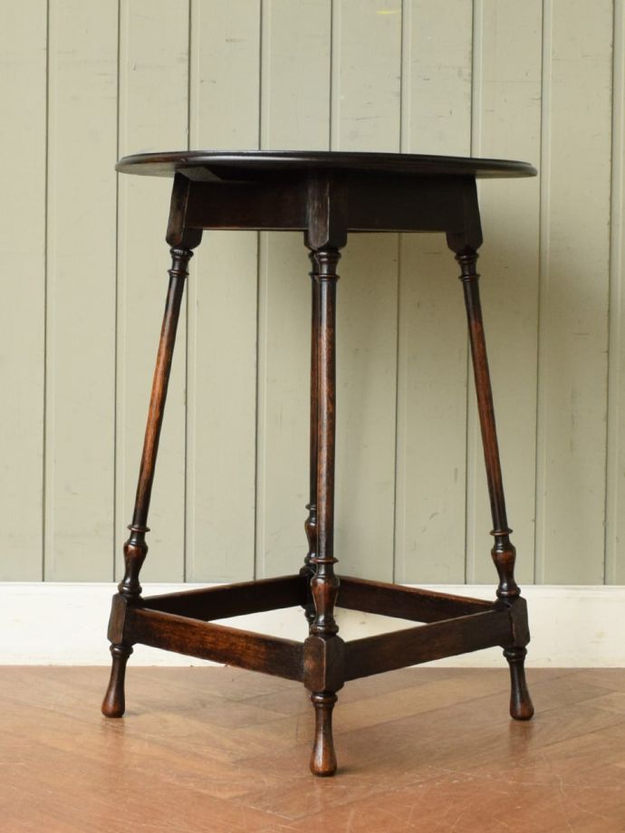 どこから見てもキレイなサイドテーブル