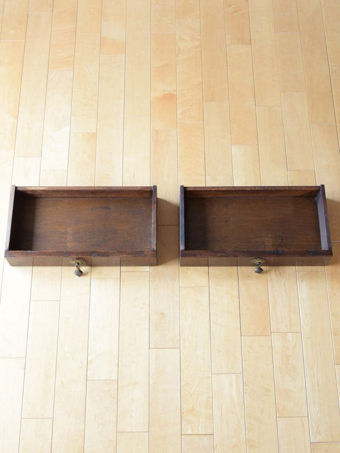 アンティーク家具の引き出しの中