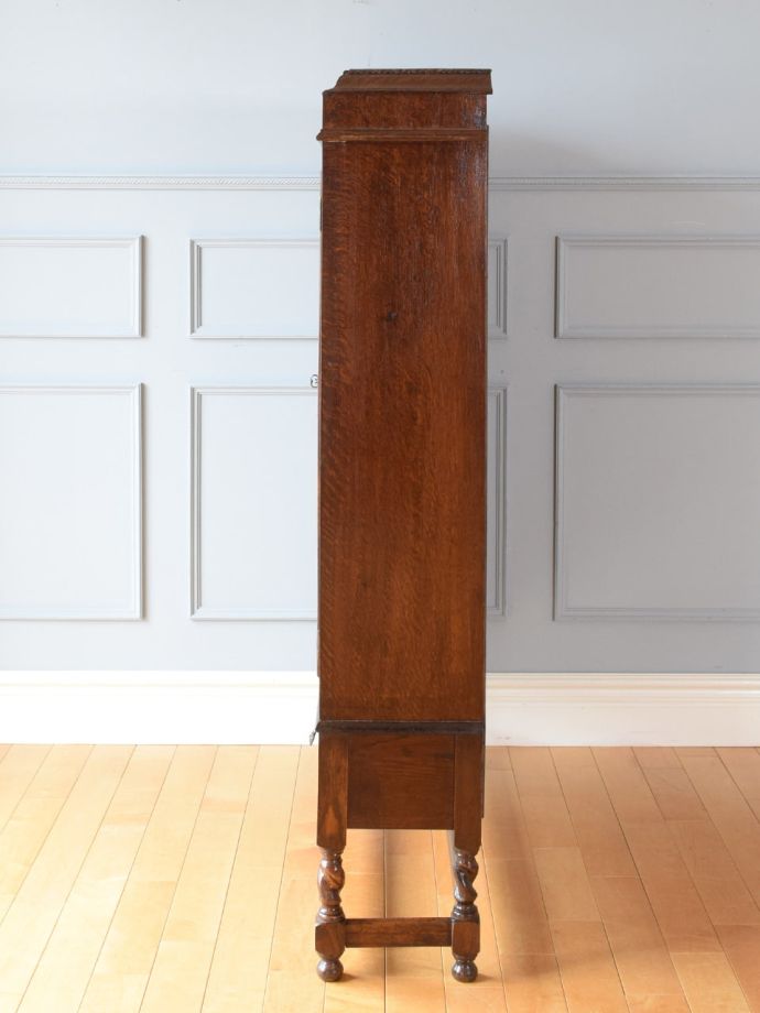 キャビネットの側面