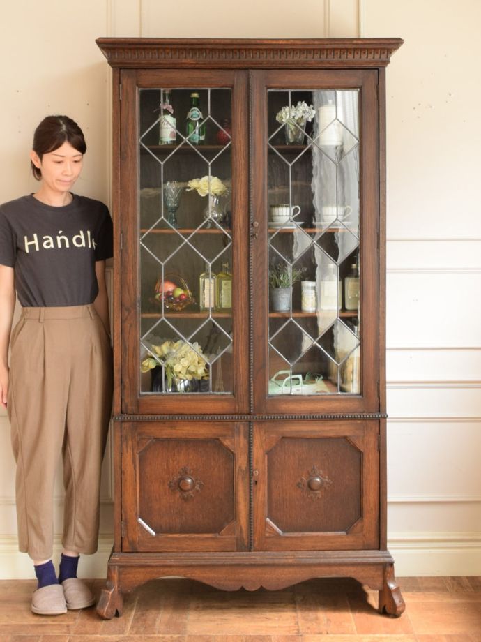 英国アンティークのキャビネット