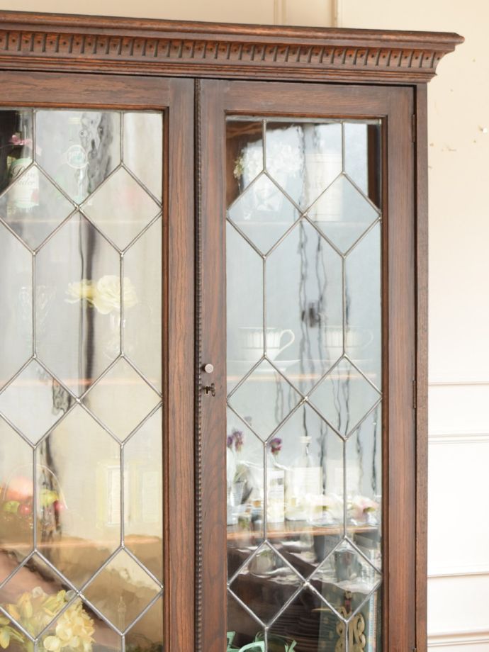 アンティーク家具らしさが漂うキャビネット