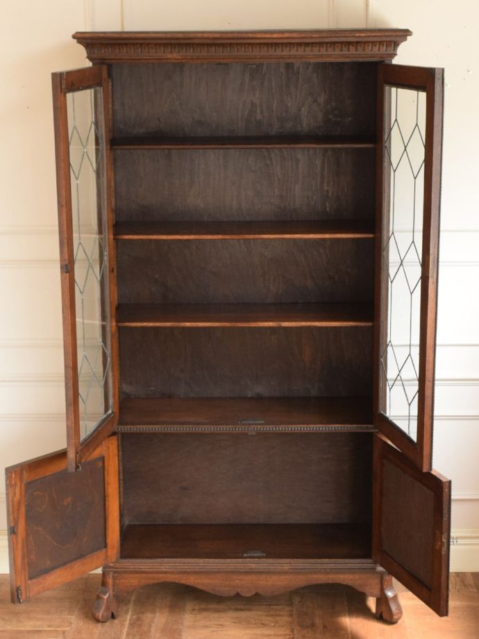 アンティークキャビネット扉の中