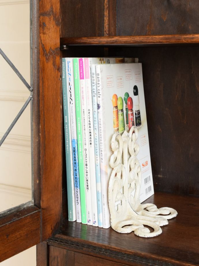 キャビネットの扉の中