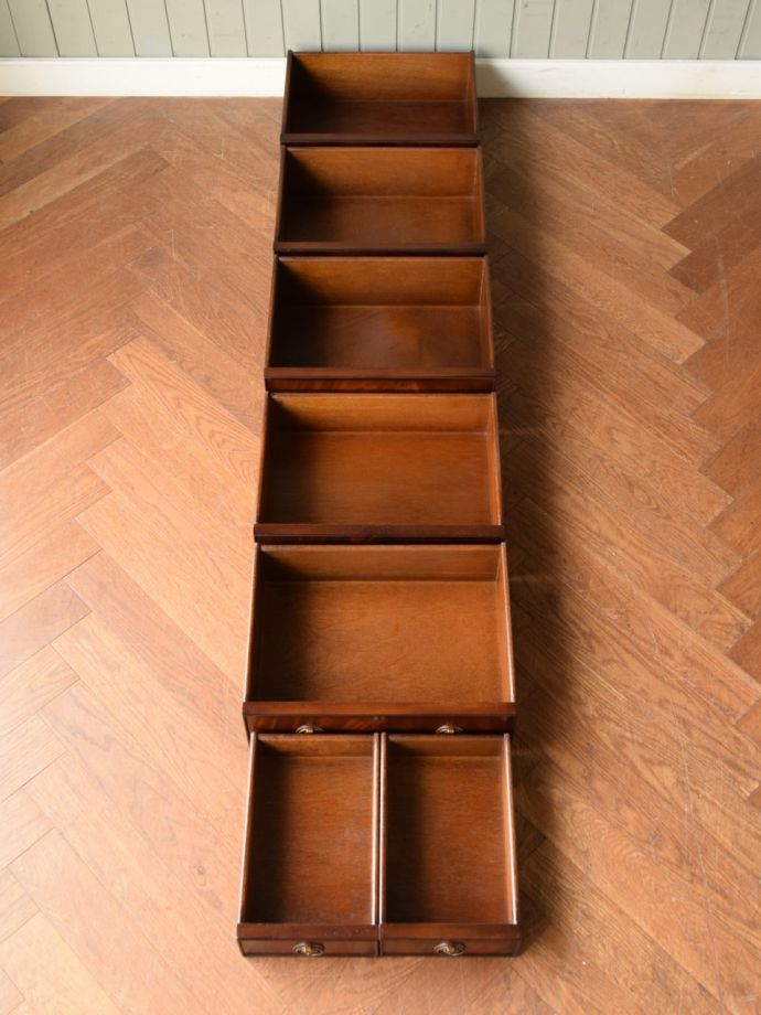 おしゃれなチェストの引き出しの中