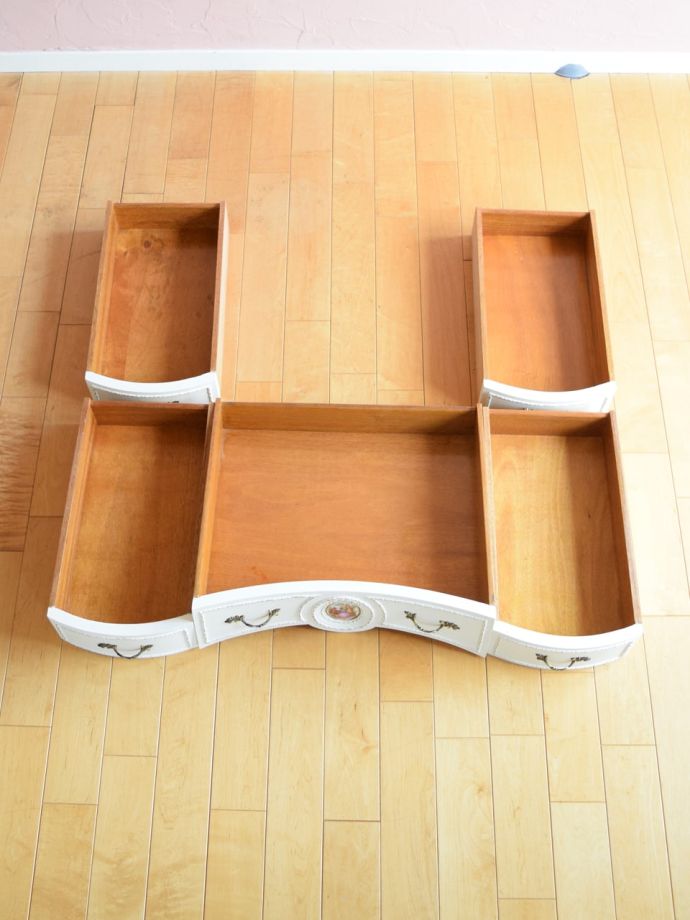 ドレッサーの引き出しの中