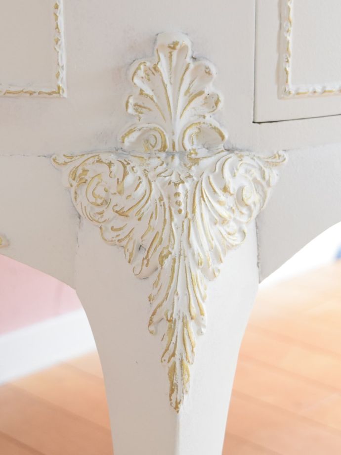 フランスらしく美しい彫