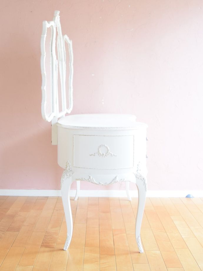 ドレッサーの側面