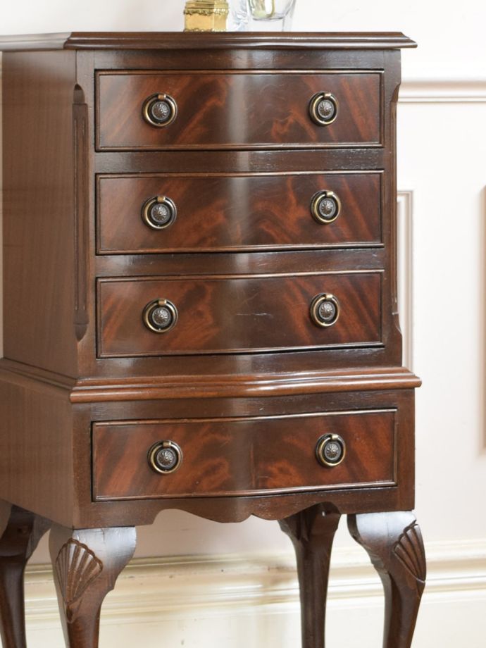 アンティークチェストの美しい木目