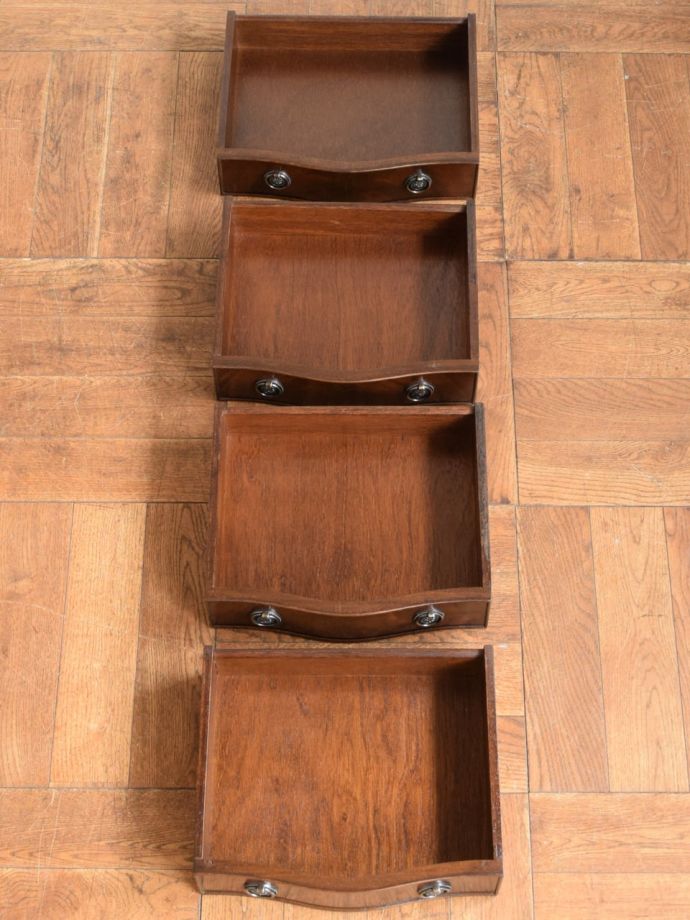 チェストの引き出しの中