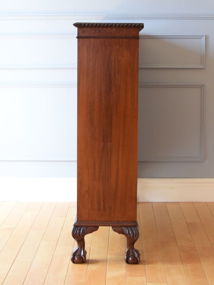 キャビネットの側面