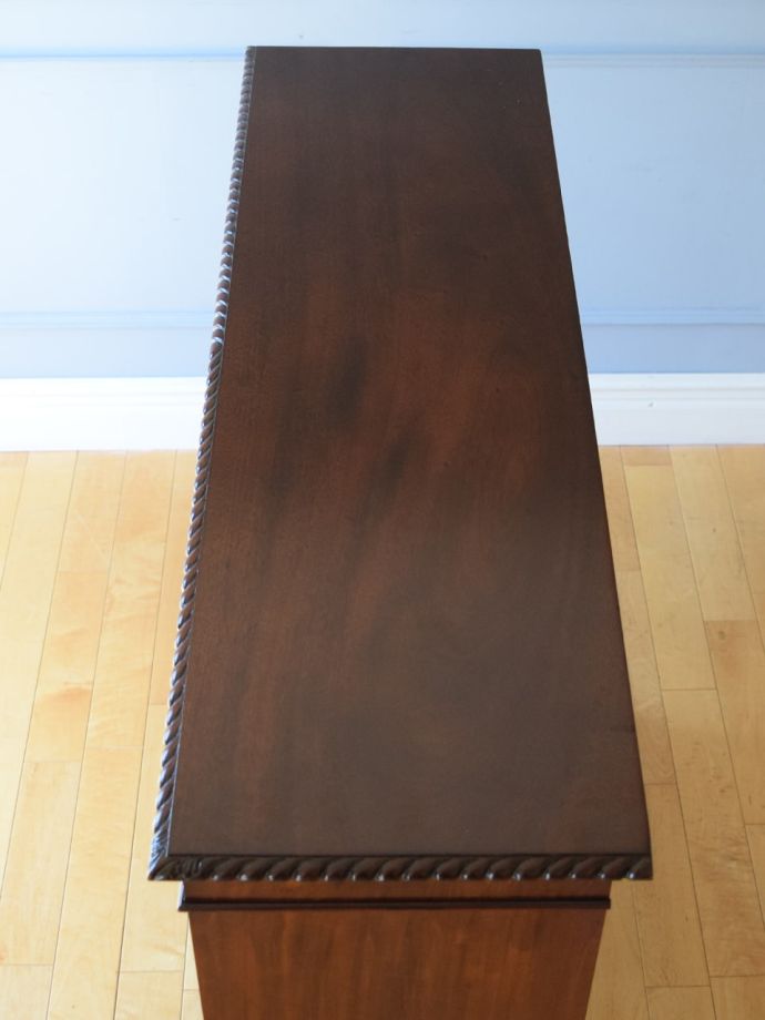 アンティークキャビネットの天板