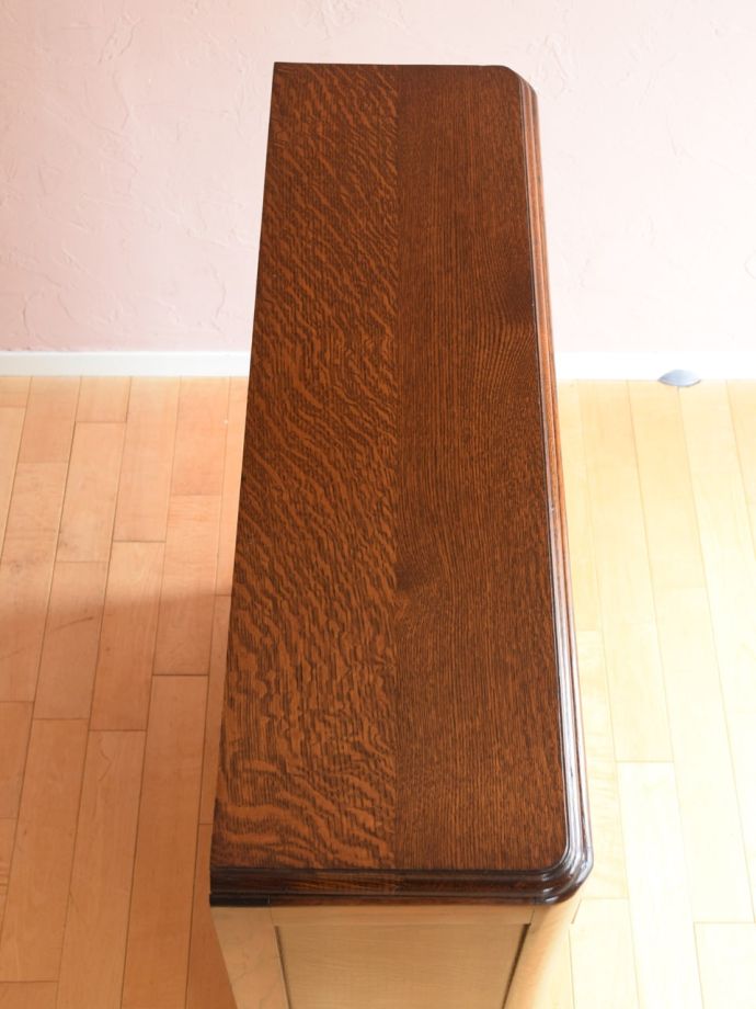 キャビネットの天板