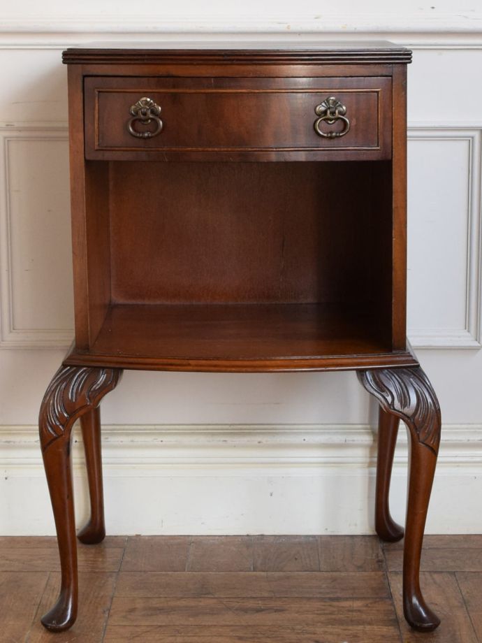 サイドキャビネットの庫内