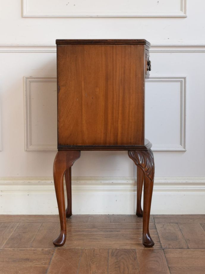 サイドキャビネットの側面